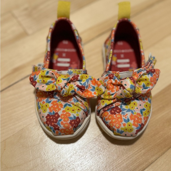 NEW toms size 5C for toddler never worn - Picture 2 of 4